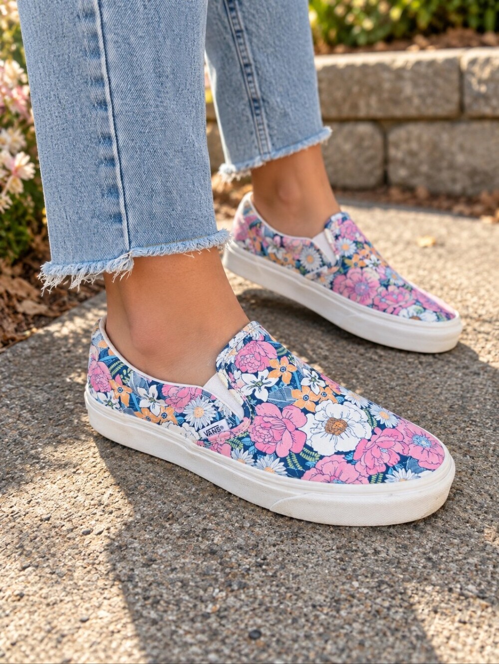 Vans Classic Slip-On in "Retro Floral" Sneakers Size 8